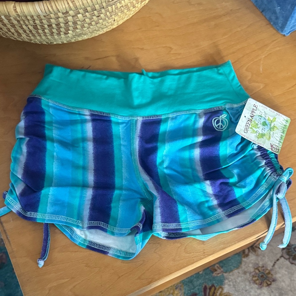Green Apple 🍏 Bamboo sustainable Athletic Yoga  Shorts NWT  medium 6/8